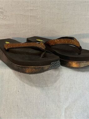 Volatile  Glitter Platform Flip Flop Wedge Sandals / size 7 A+